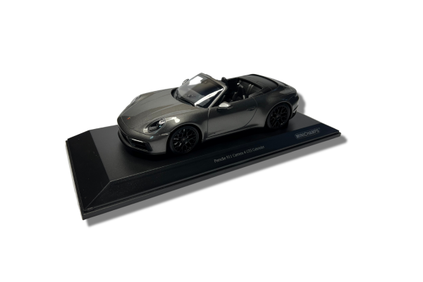 Minichamps 1/18 - Porsche 911 (992) Carrera 4 GTS Cabriolet Grey